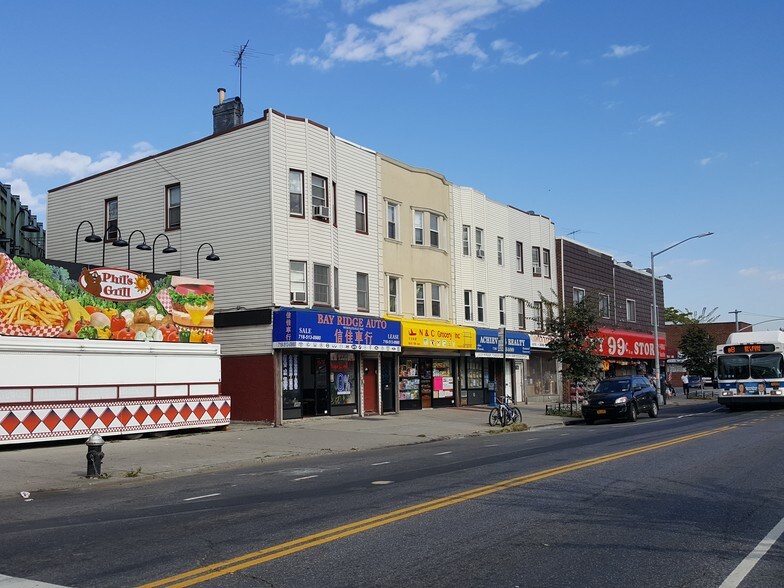 8418 18th Ave, Brooklyn, NY à louer - Photo de l’immeuble – Image 3 sur 12