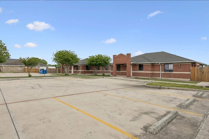 1024 Guadalupe, Lockhart, TX à vendre - Photo de l’immeuble – Image 2 sur 12