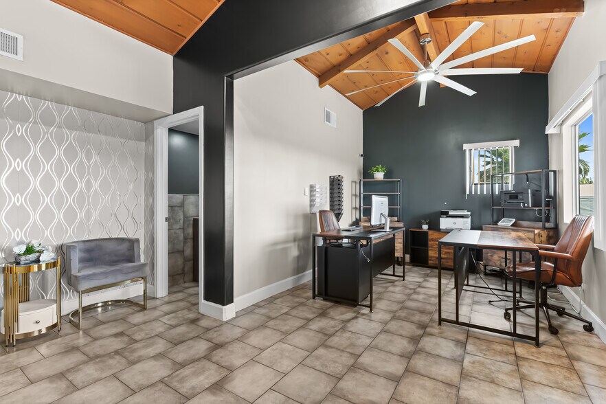 2366 Main St, Ramona, CA à vendre - Photo de l’immeuble – Image 2 sur 54