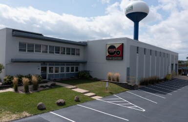 12819 W Silver Spring Dr, Butler, WI à louer - Photo de l’immeuble – Image 2 sur 12