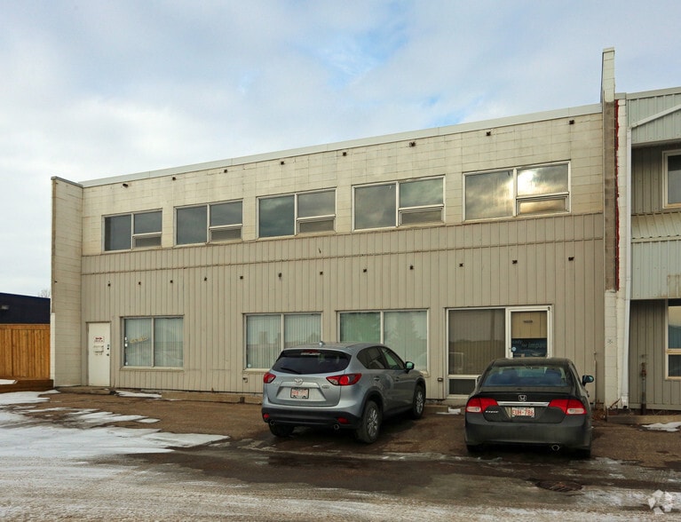 14528 115th Ave NW, Edmonton, AB à louer - Photo de l’immeuble – Image 2 sur 6