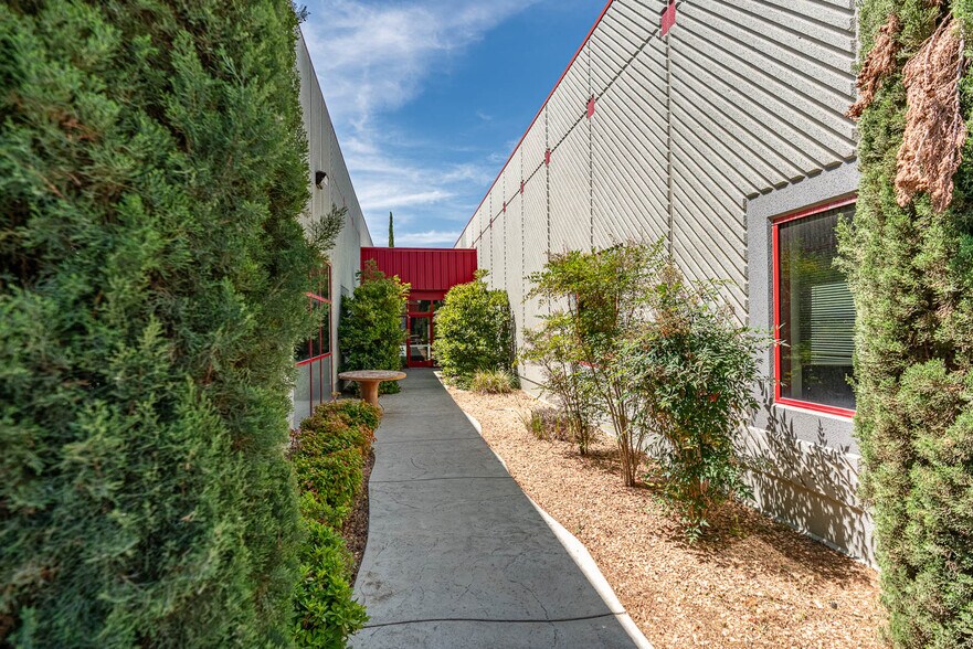 314-320 E Avenue K6, Lancaster, CA à louer - Photo de l’immeuble – Image 3 sur 5