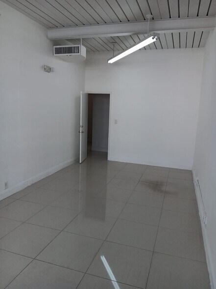 2400 E Oakland Park Blvd, Fort Lauderdale, FL à louer - Photo de l’immeuble – Image 3 sur 6