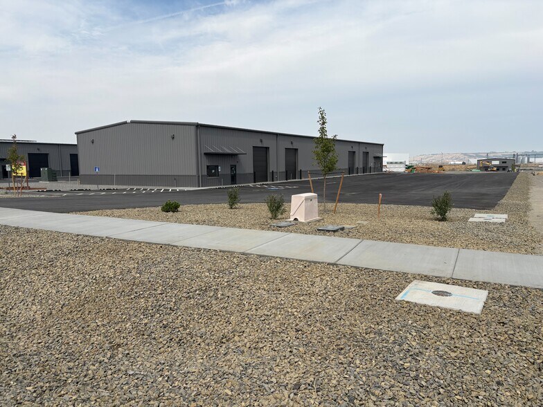 2574 Henderson Loop, Richland, WA à louer - Photo de l’immeuble – Image 1 sur 5