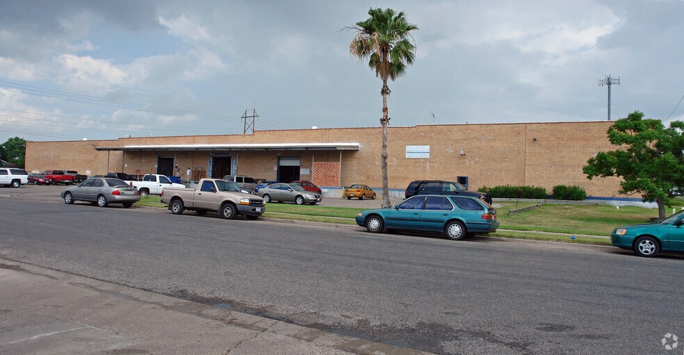 5939 Holly Rd, Corpus Christi, TX à louer - Photo de l’immeuble – Image 3 sur 3