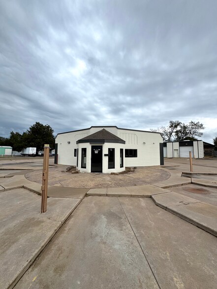 200 S Fretz Ave, Edmond, OK à louer - Photo de l’immeuble – Image 2 sur 9