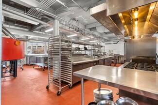 Plus de détails pour 207 Greenwich Ave, Stamford, CT - Local d’activités à vendre