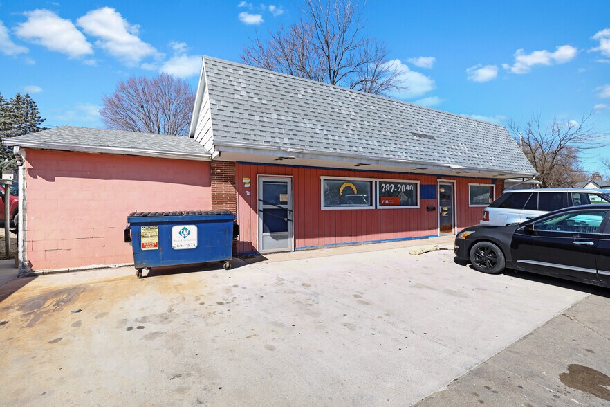 2006 Indianola Ave, Des Moines, IA à louer - Photo de l’immeuble – Image 1 sur 14