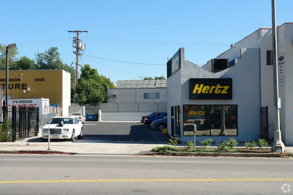 13119 Ventura Blvd, Studio City, CA à louer Photo de l’immeuble– Image 1 sur 3