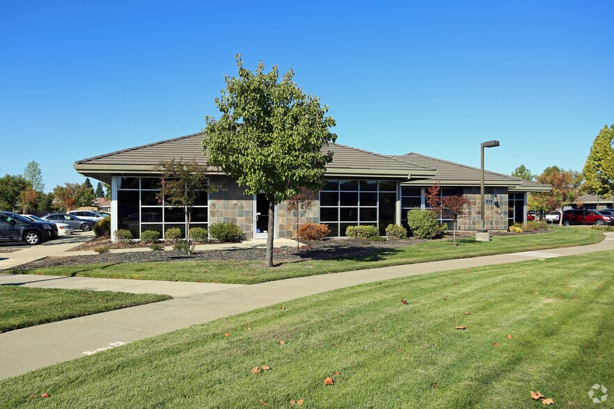 919 Reserve Dr, Roseville, CA à louer - Photo de l’immeuble – Image 1 sur 16