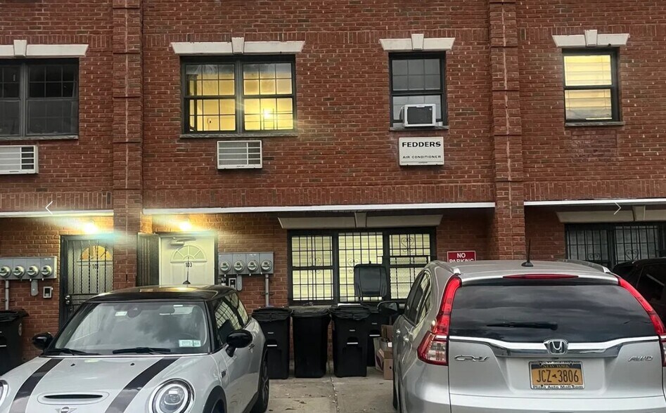 103 Hart St, Brooklyn, NY à louer - Photo de l’immeuble – Image 1 sur 8