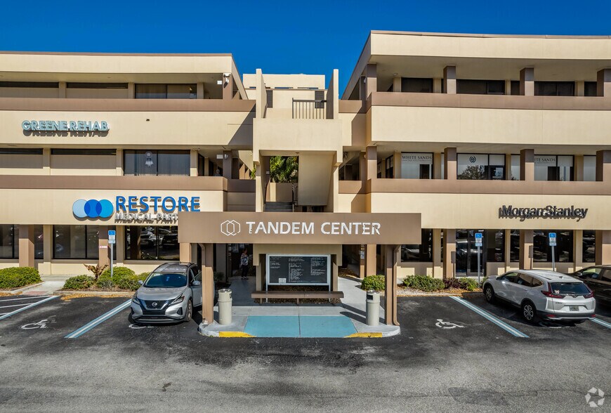 333 Tamiami Trl S, Venice, FL à louer - Photo de l’immeuble – Image 3 sur 4