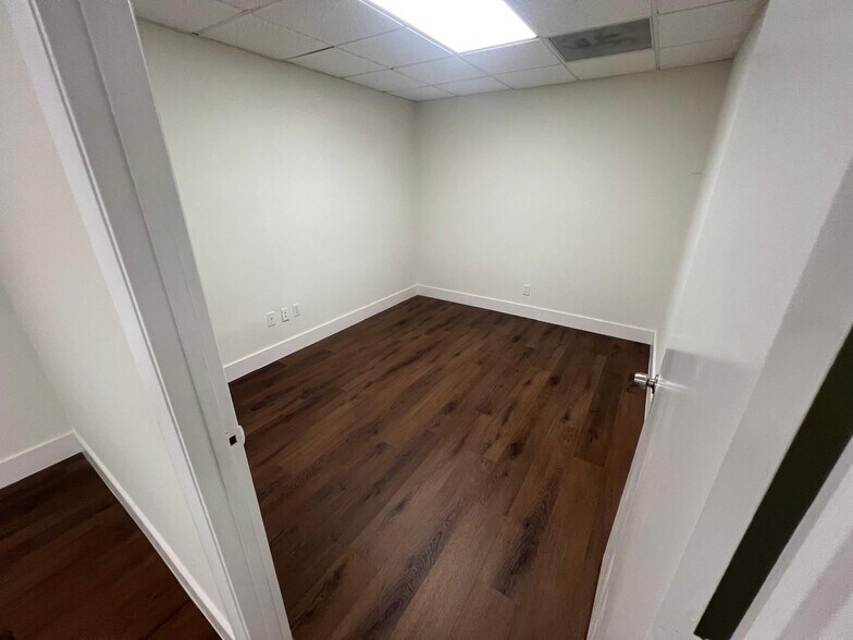 145 Madeira Ave, Coral Gables, FL à louer - Photo intérieure – Image 3 sur 8