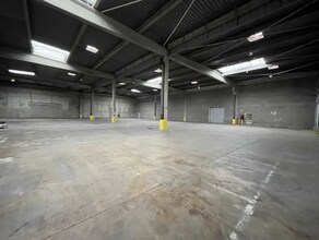 Local d’activités dans Corbas à louer Photo intérieure– Image 2 sur 5