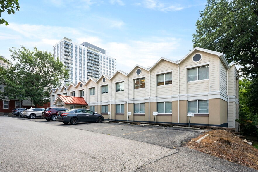 2181 Victory Pky, Cincinnati, OH à vendre - Photo de l’immeuble – Image 2 sur 7