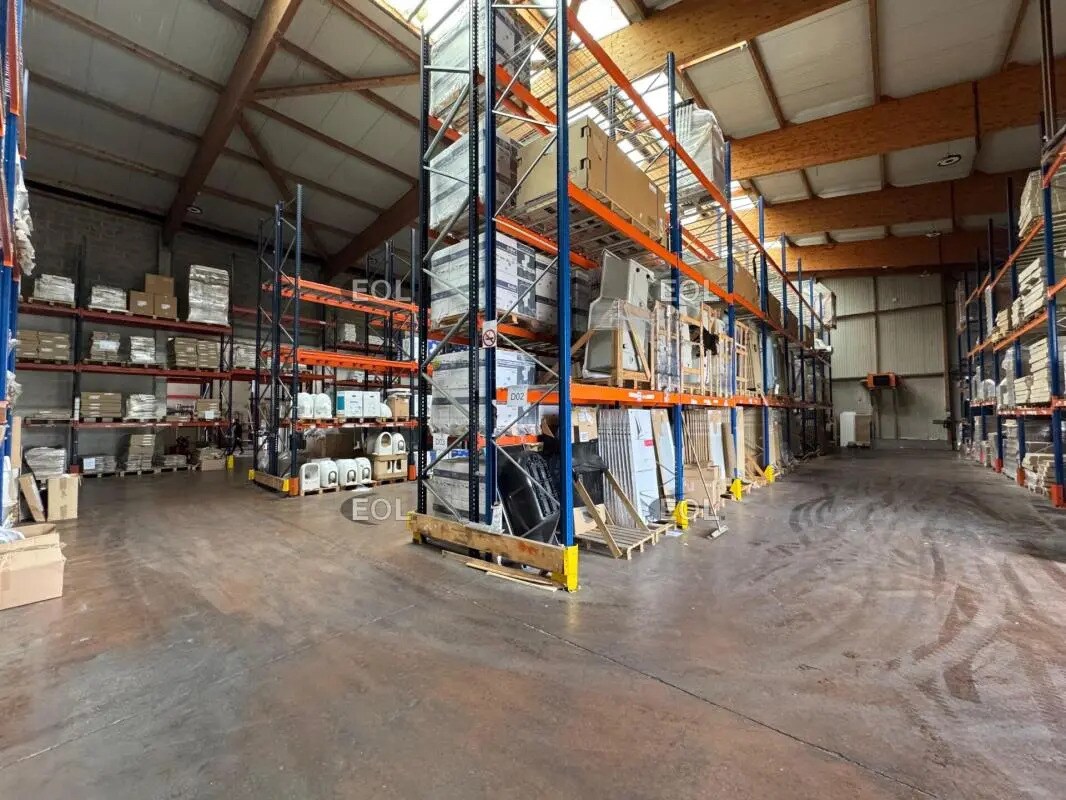 Local d'activités dans Pontault-Combault à vendre Photo de l’immeuble– Image 1 sur 10