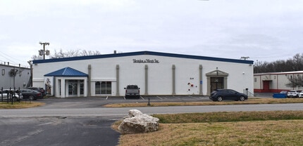 7121 Cockrill Bend Blvd, Nashville, TN à louer Photo de l’immeuble– Image 1 sur 6
