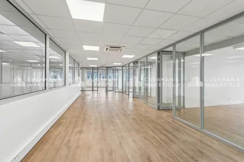 10-22 Rue D'Arras, Nanterre à louer - Photo de l’immeuble – Image 2 sur 10