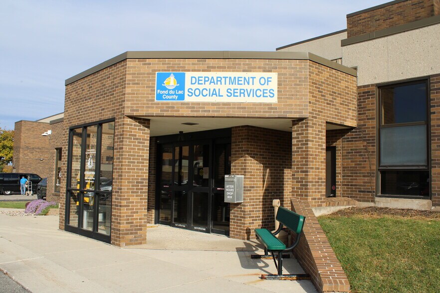 459 E 1st St, Fond Du Lac, WI à louer - Photo principale – Image 1 sur 3