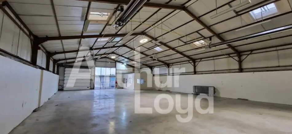 Local d’activités dans Carpiquet à louer - Photo de l’immeuble – Image 1 sur 1