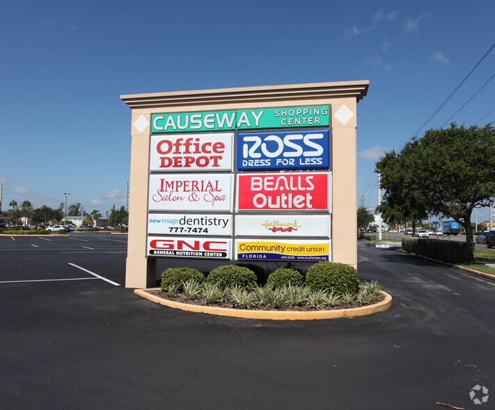 243 E Eau Gallie Blvd, Indian Harbour Beach, FL à louer - Photo de l’immeuble – Image 2 sur 8