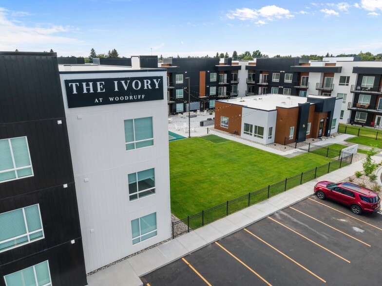 1915 S Woodruff Ave, Idaho Falls, ID à vendre - Photo de l’immeuble – Image 2 sur 16