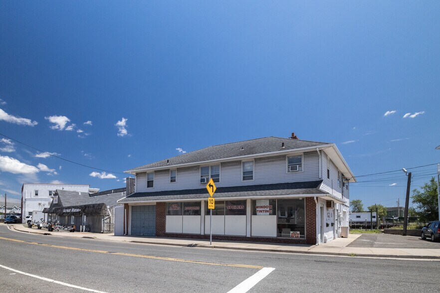 76 Front St, East Rockaway, NY à vendre - Photo de l’immeuble – Image 2 sur 11