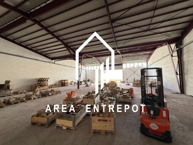 Plus de détails pour Avenue De La Fleuride, Aubagne - Local d'activités à louer