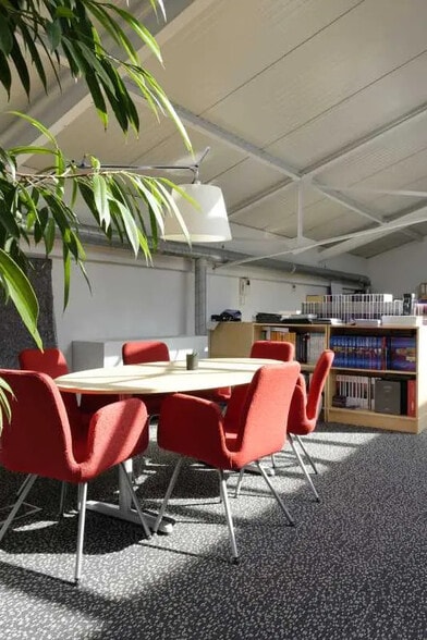 57 Rue Pierre Brossolette, Courbevoie à louer - Photo de l’immeuble – Image 3 sur 8