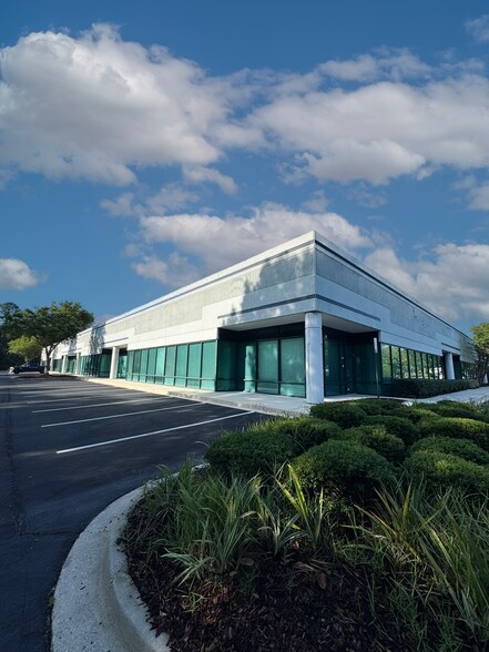 9143 Philips Hwy, Jacksonville, FL à louer - Photo de l’immeuble – Image 2 sur 21