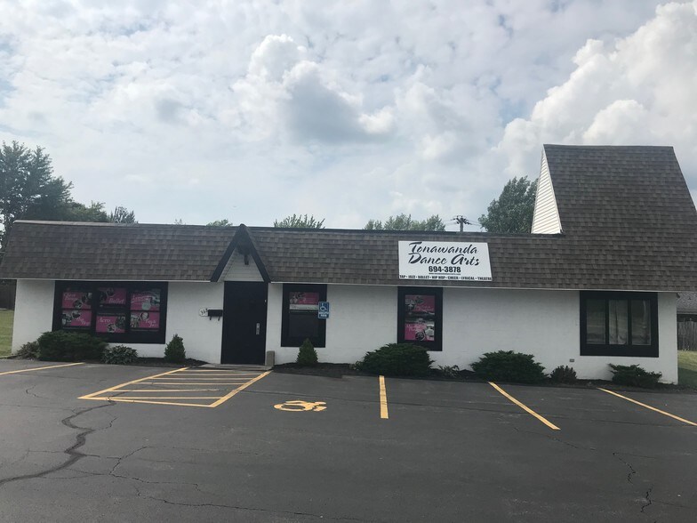360-380 Hinds St, Tonawanda, NY à louer - Photo de l’immeuble – Image 1 sur 6