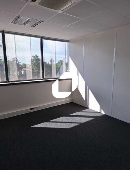 Bureau dans Lormont à louer - Photo intérieure – Image 3 sur 9