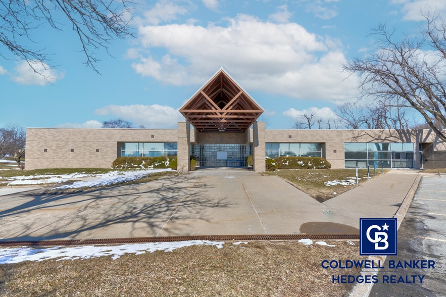 4050 River Center Ct NE, Cedar Rapids, IA à louer - Photo de l’immeuble – Image 2 sur 25