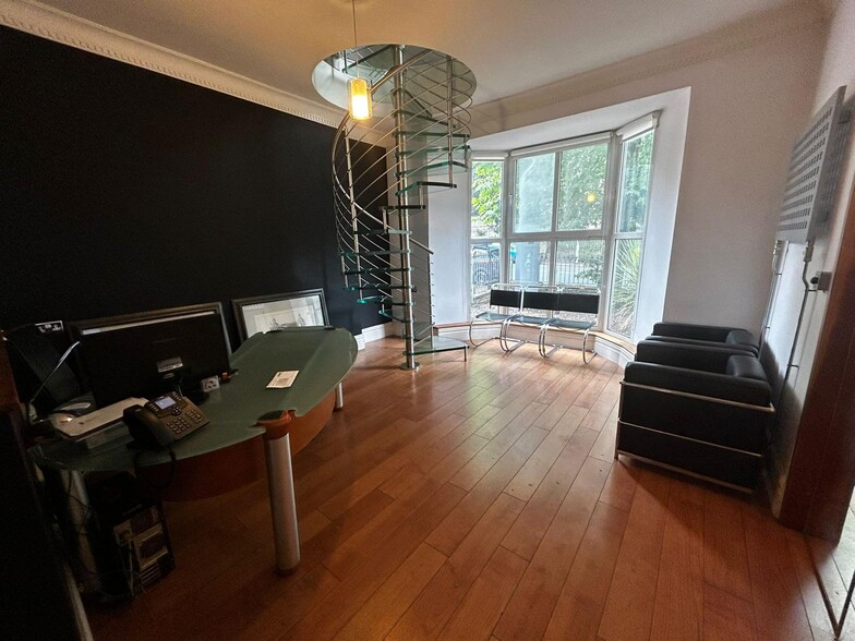 70 Walter Rd, Swansea à vendre - Photo intérieure – Image 2 sur 14