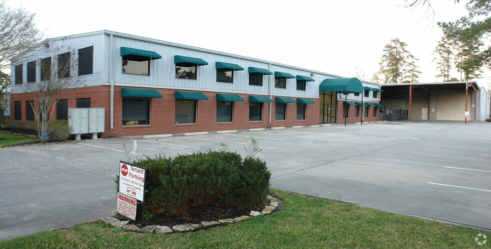 808 Russell Palmer Rd, Kingwood, TX à louer - Photo de l’immeuble – Image 3 sur 8