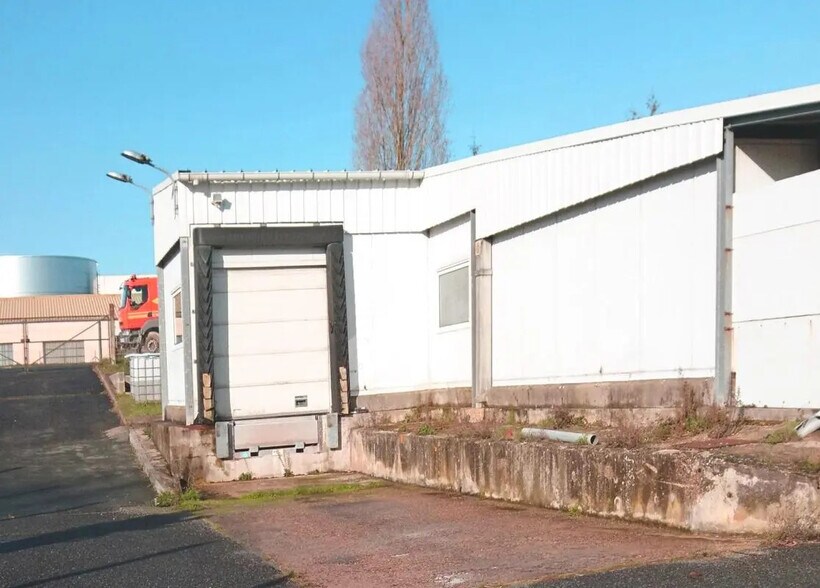 Local d'activités dans Dissay à vendre - Photo de l’immeuble – Image 1 sur 5
