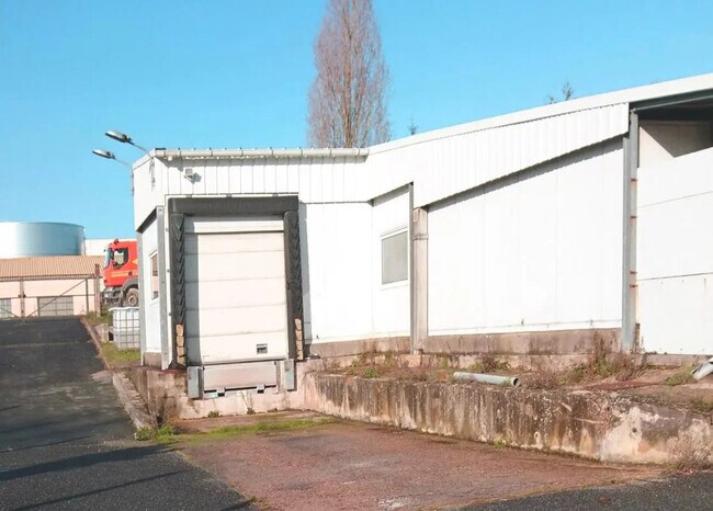 Plus de détails pour Local d’activités à vendre