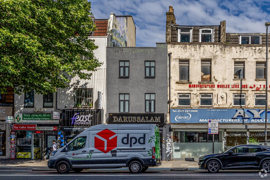 105 Whitechapel Rd, Londres à vendre - Photo de l’immeuble – Image 2 sur 2
