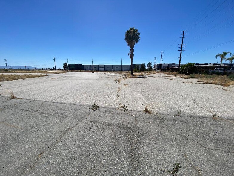 10238 Cherry Ave, Fontana, CA à vendre - Photo de l’immeuble – Image 2 sur 6