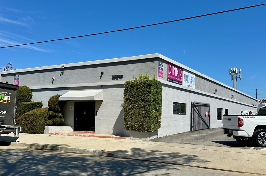 15013-15019 Califa St, Van Nuys, CA à louer - Photo de l’immeuble – Image 2 sur 7