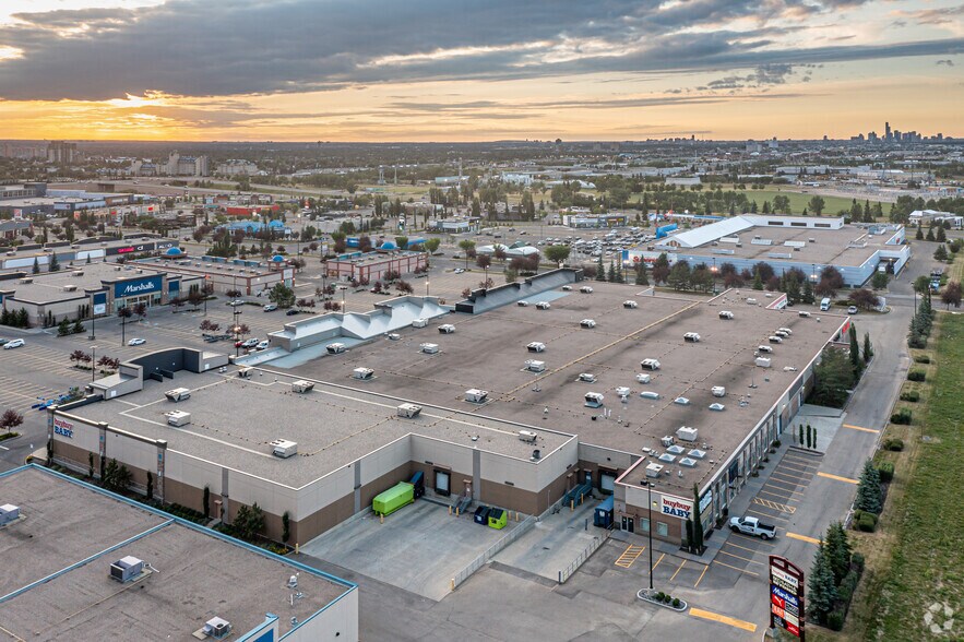 2017 98 St NW, Edmonton, AB à louer - Aérien – Image 2 sur 6