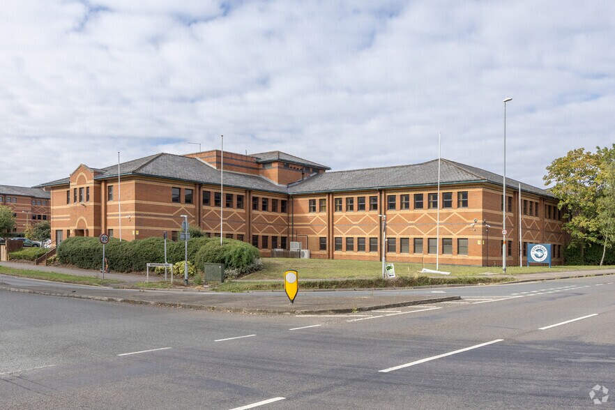 Summerhouse Rd, Northampton à louer - Photo de l’immeuble – Image 1 sur 7