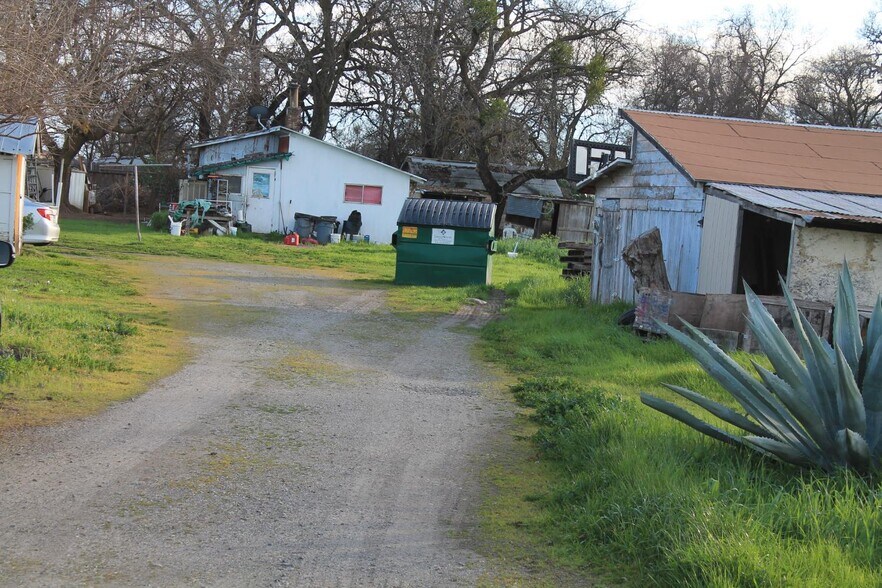 8165-8169 State Highway 99E, Los Molinos, CA à vendre - Photo de l’immeuble – Image 2 sur 15