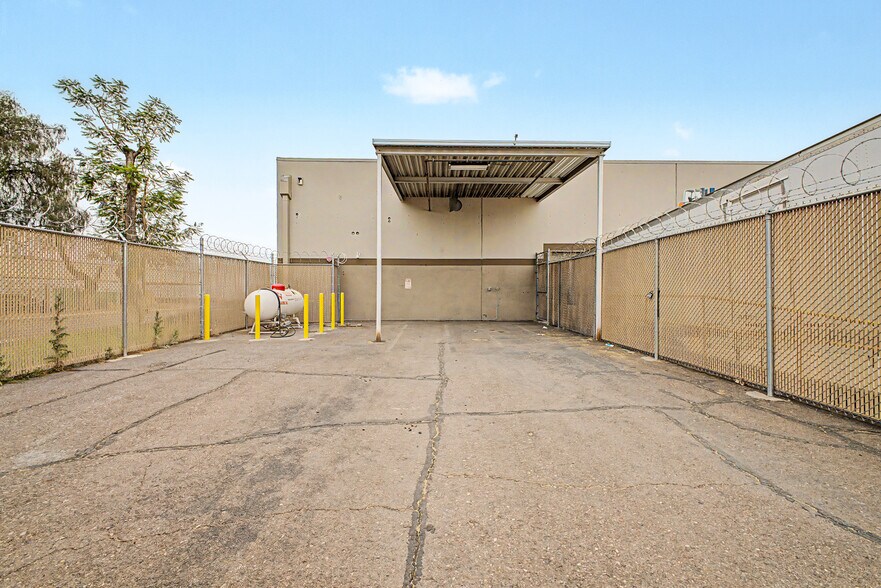 230 N 48th Ave, Phoenix, AZ à louer - Photo de l’immeuble – Image 3 sur 21