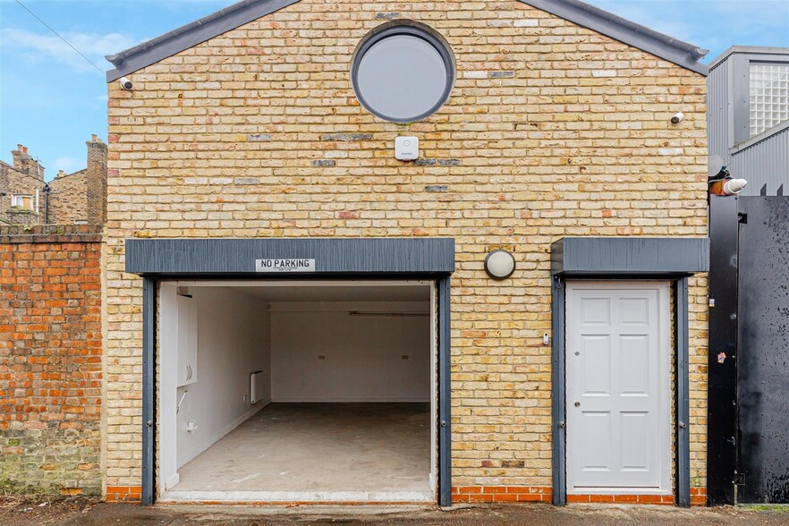 159A Barking Rd, Londres à louer - Photo de l’immeuble – Image 3 sur 3