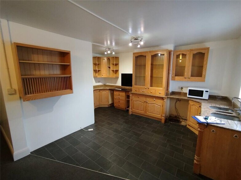 1111-1121 London Rd, Leigh On Sea à louer - Photo de l’immeuble – Image 2 sur 8