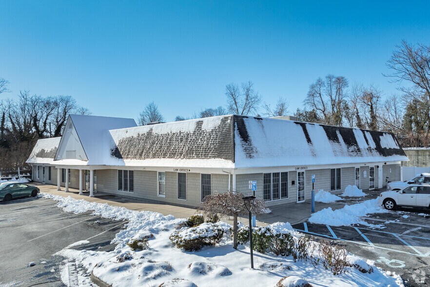 36 Route 25A, Setauket, NY à vendre - Photo principale – Image 1 sur 20