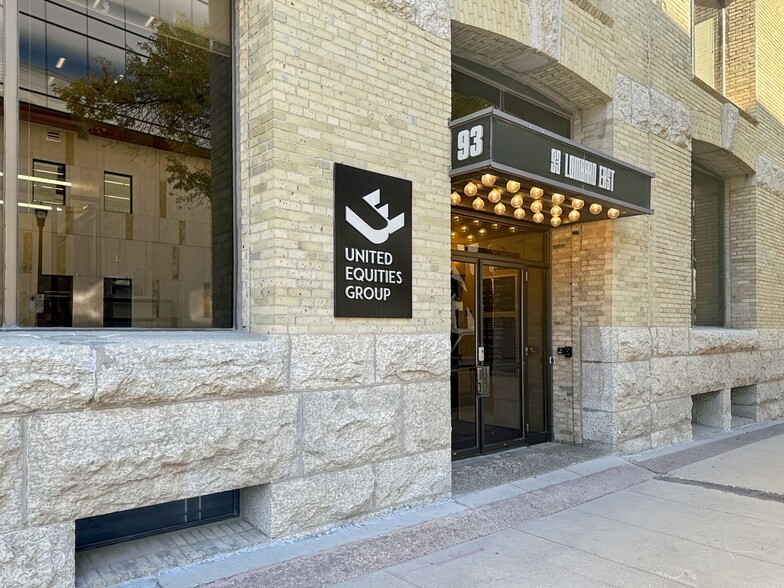 93 Lombard Av, Winnipeg, MB à louer - Photo de l’immeuble – Image 2 sur 13