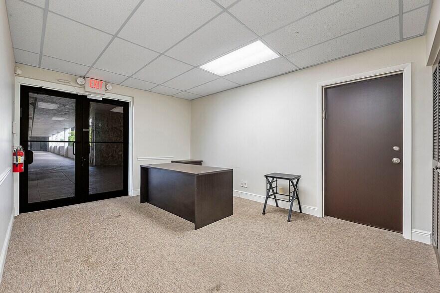 2699 Stirling Rd, Fort Lauderdale, FL à louer - Photo de l’immeuble – Image 2 sur 16