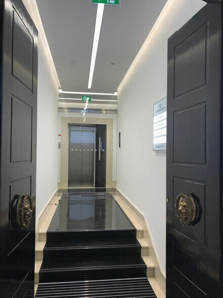 13 St Swithins Ln, Londres à louer - Photo de l’immeuble – Image 3 sur 16